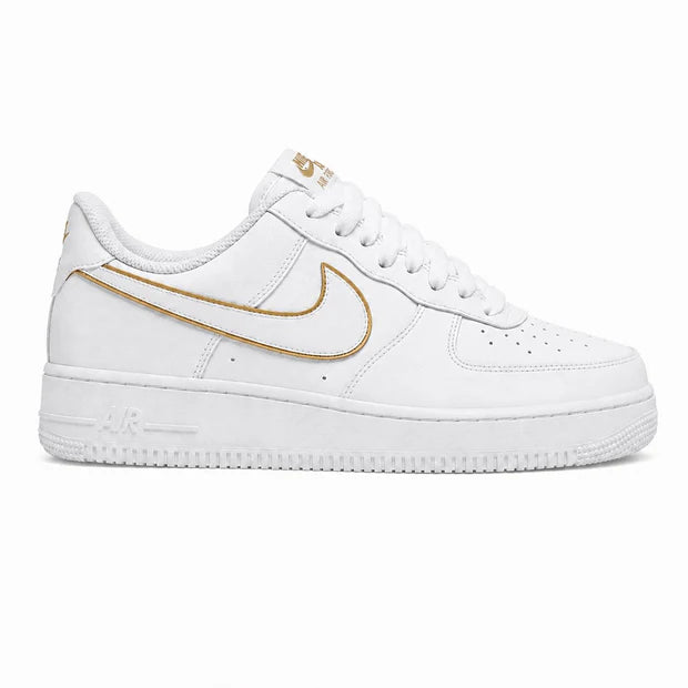 Zapatillas Nike Air Force - Blancas con contorno del logotipo dorado
